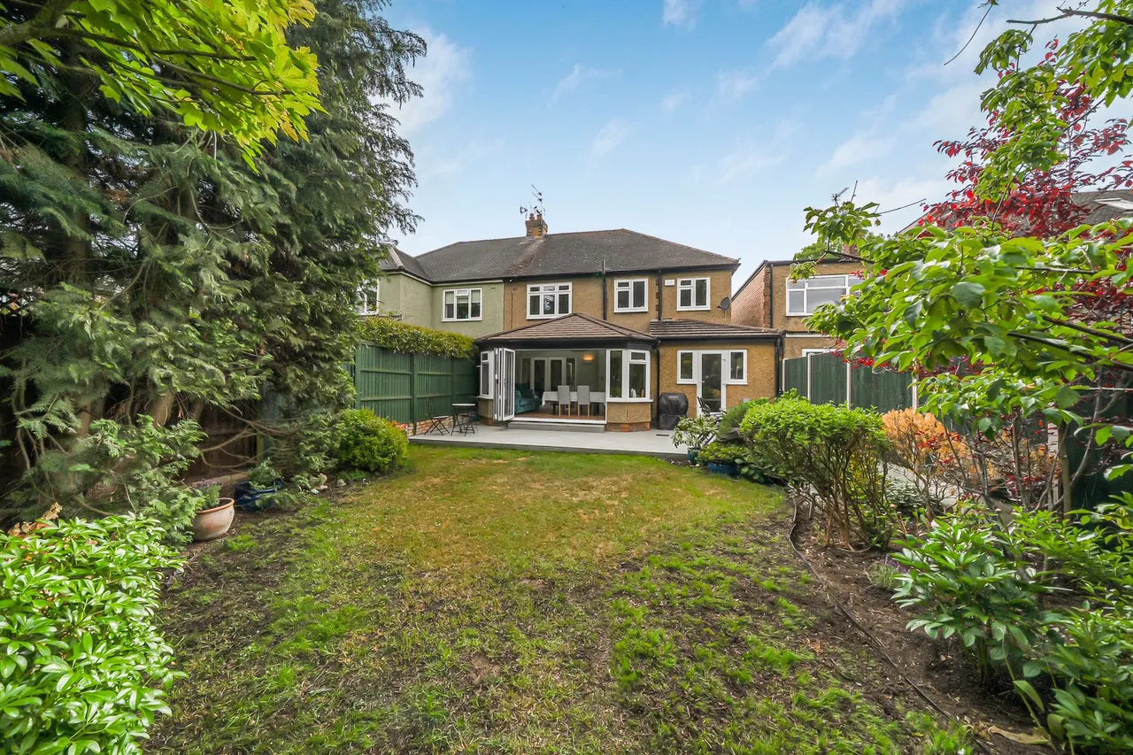 Penton Hook Road, Staines-upon-Thames, photo 26