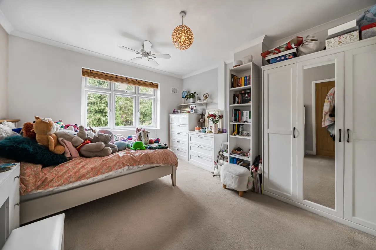Penton Hook Road, Staines-upon-Thames, photo 21