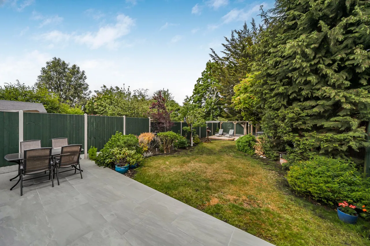 Penton Hook Road, Staines-upon-Thames, photo 4