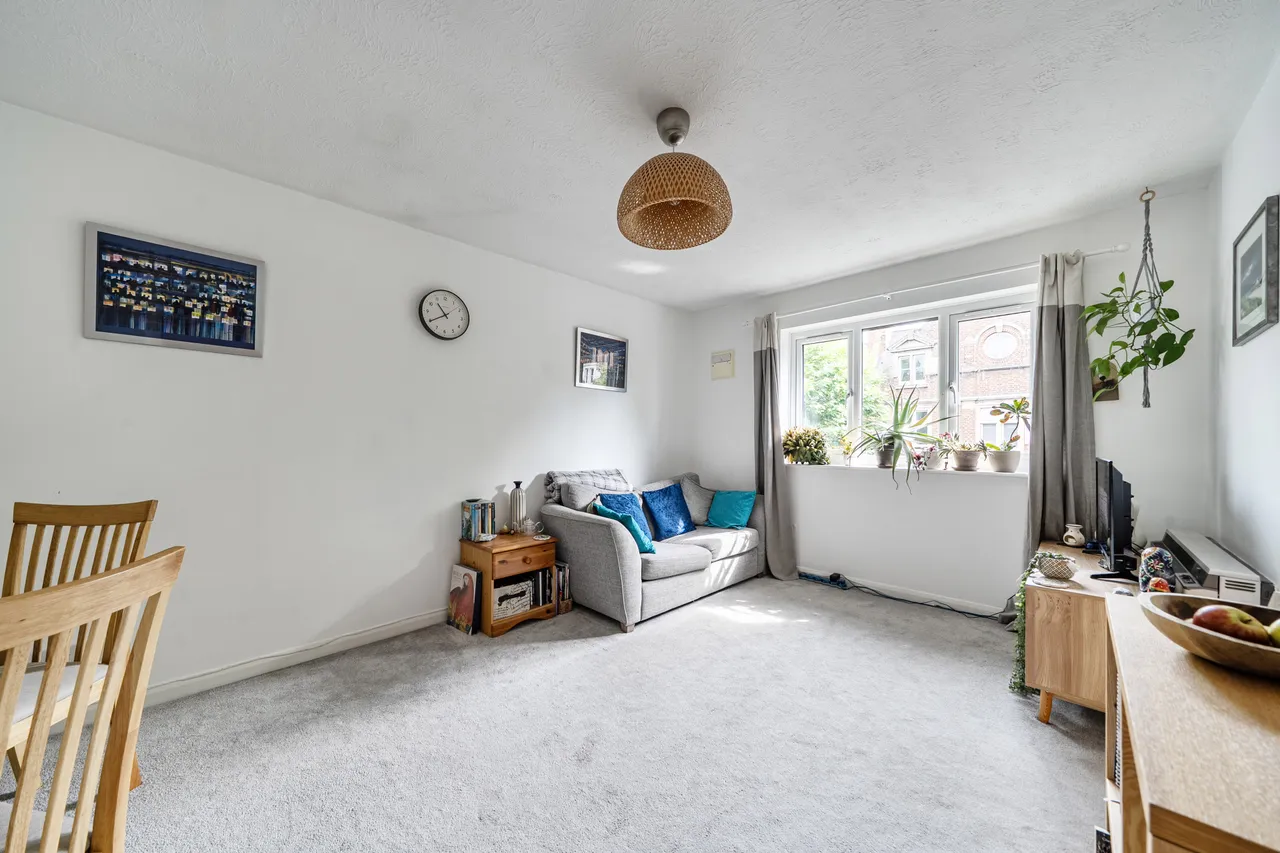 1 bed flat for sale — 11 Heron House, 1a Cottage Grove, Surbiton