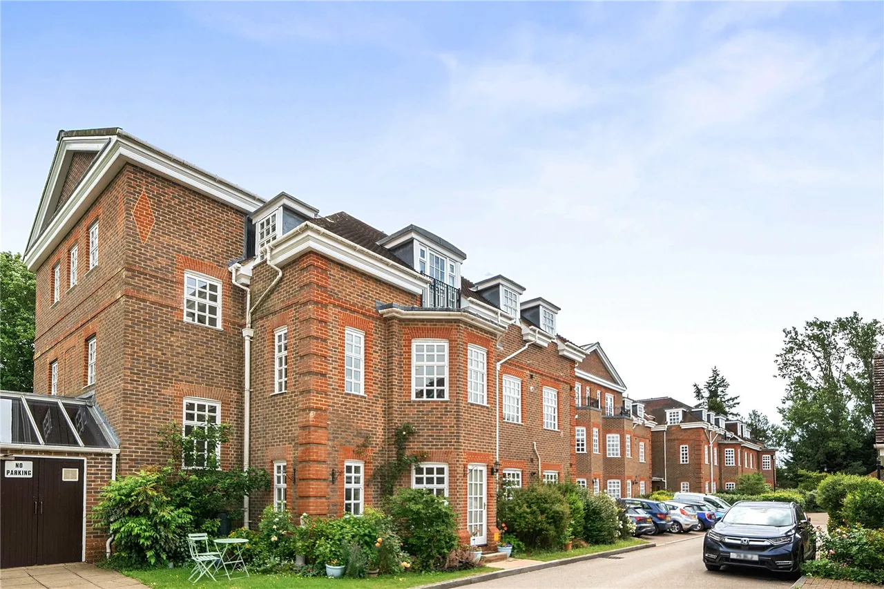 2 bed ground floor for sale, Castle Village, Berkhamsted