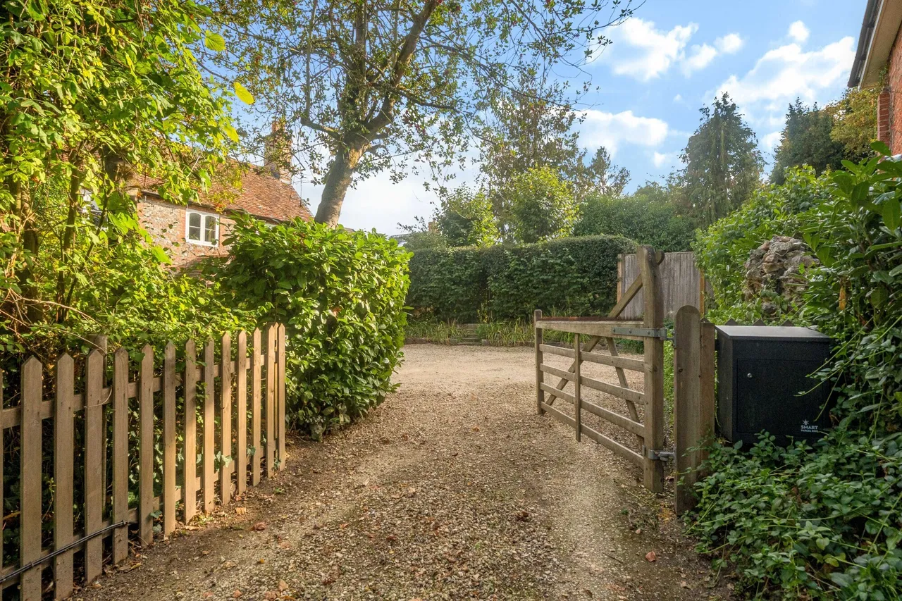 Bath Road, Newbury, RG14, photo 21