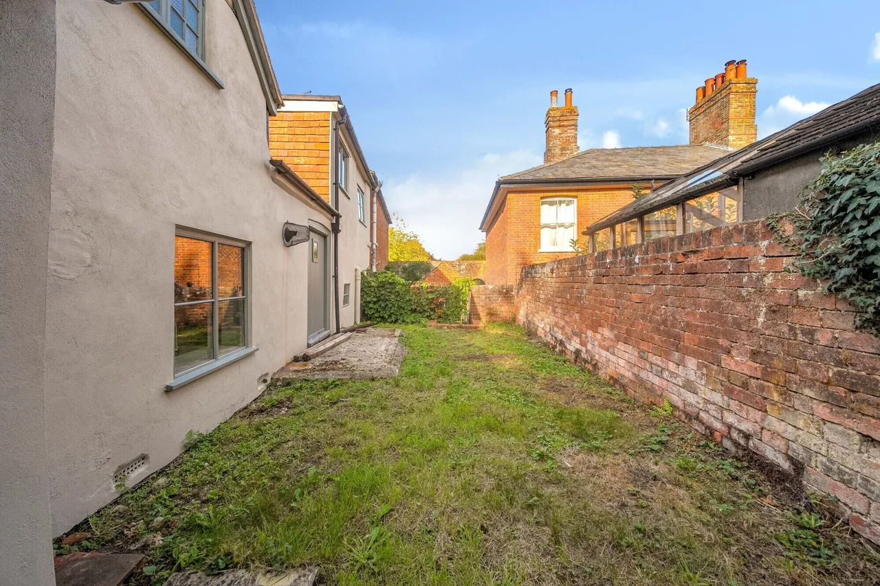 Bath Road, Newbury, RG14, photo 22