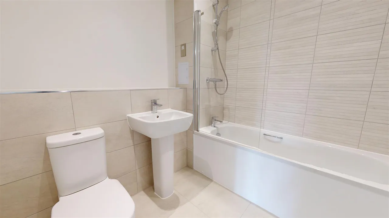 Borders Lane, Loughton, IG10, photo 5