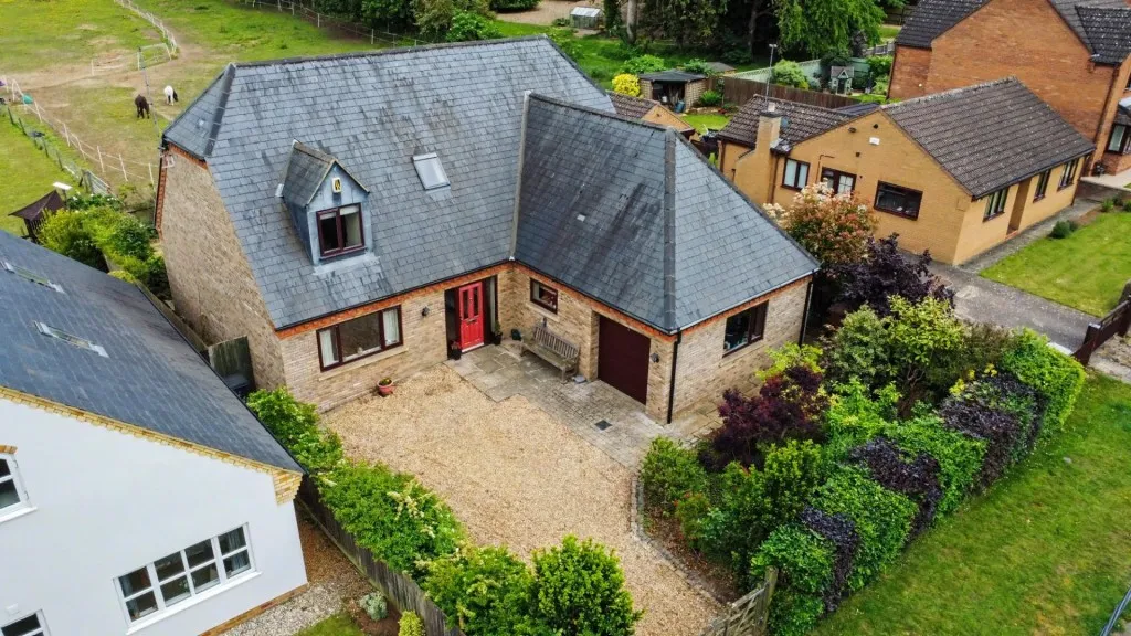 3 bed house for sale, Wellingborough Road, Earls Barton