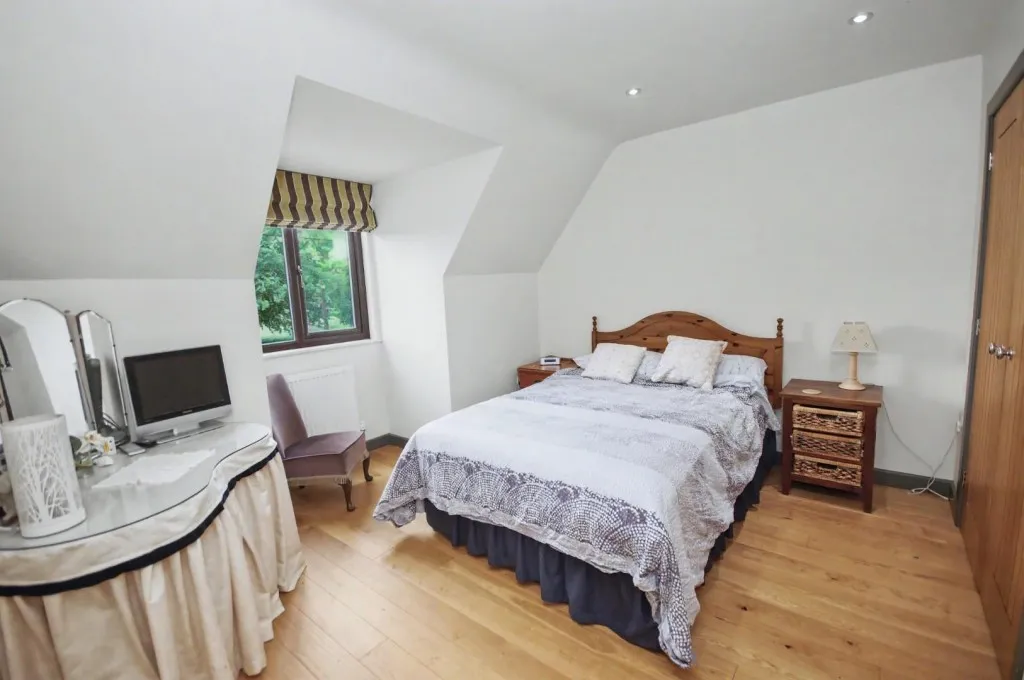 Wellingborough Road, Earls Barton, photo 16