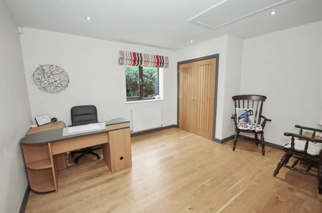 Wellingborough Road, Earls Barton, photo 10