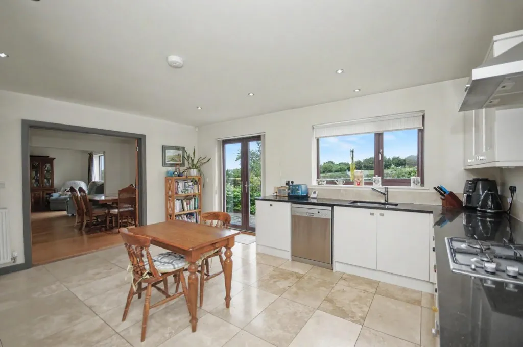 Wellingborough Road, Earls Barton, photo 7