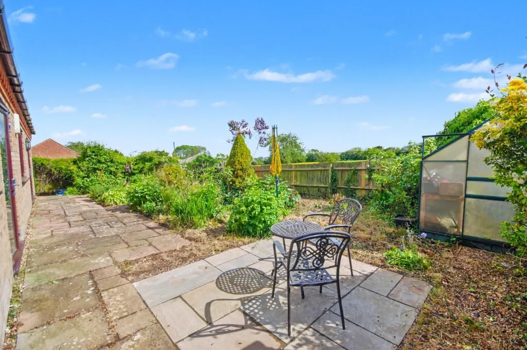Wellingborough Road, Earls Barton, photo 20