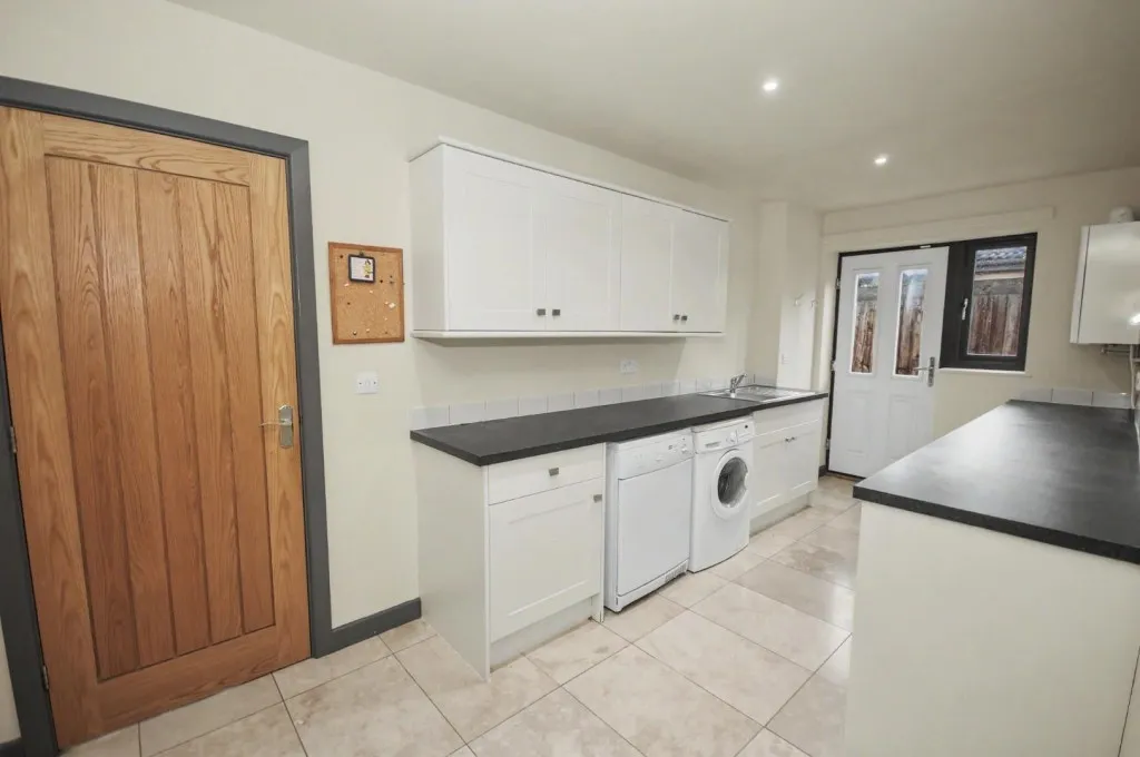 Wellingborough Road, Earls Barton, photo 9