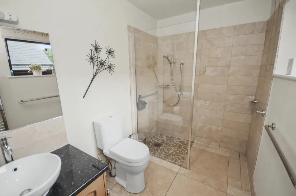 Wellingborough Road, Earls Barton, photo 11
