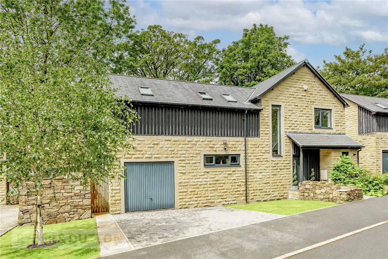 4 bed house for sale, Weakey Green, Diggle, OL3