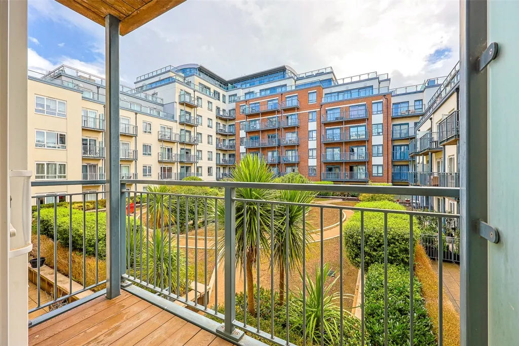 Heritage Avenue, Beaufort Park, NW9, photo 10