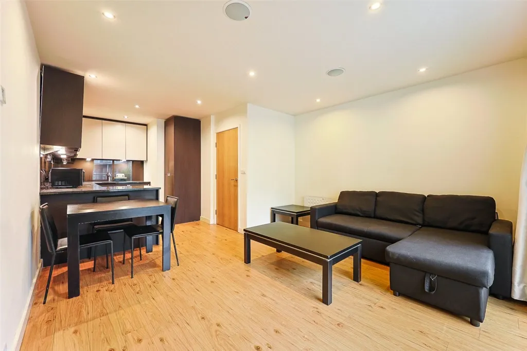 Heritage Avenue, Beaufort Park, NW9, photo 11