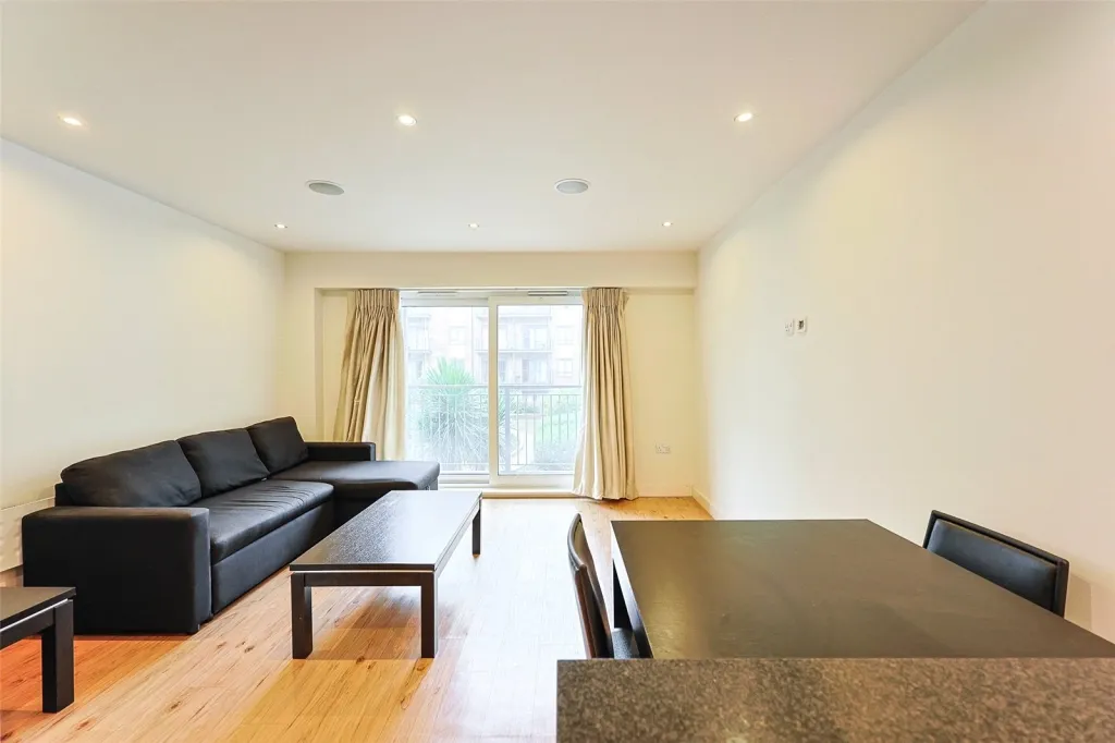 Heritage Avenue, Beaufort Park, NW9, photo 2