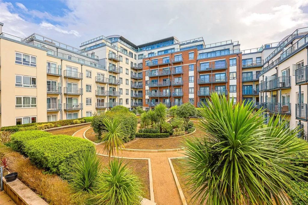 Heritage Avenue, Beaufort Park, NW9, photo 9