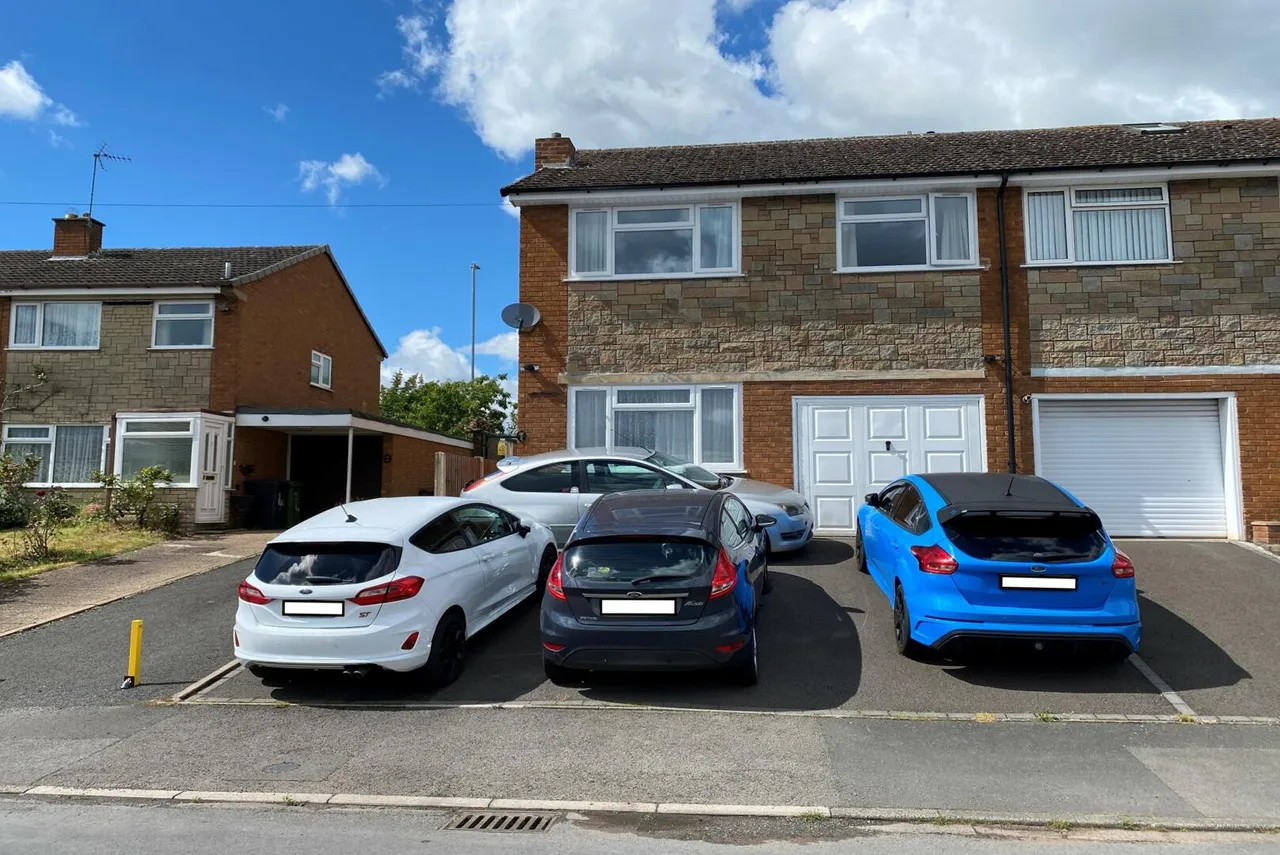 4 bed house for sale — Chichester Avenue, Kidderminster