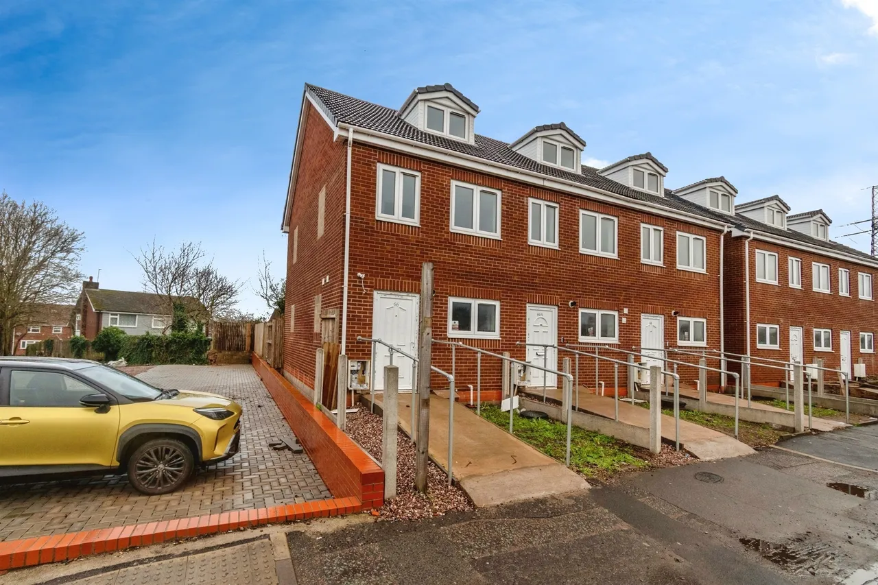 3 bed house for sale, High Street, Moxley, WS10