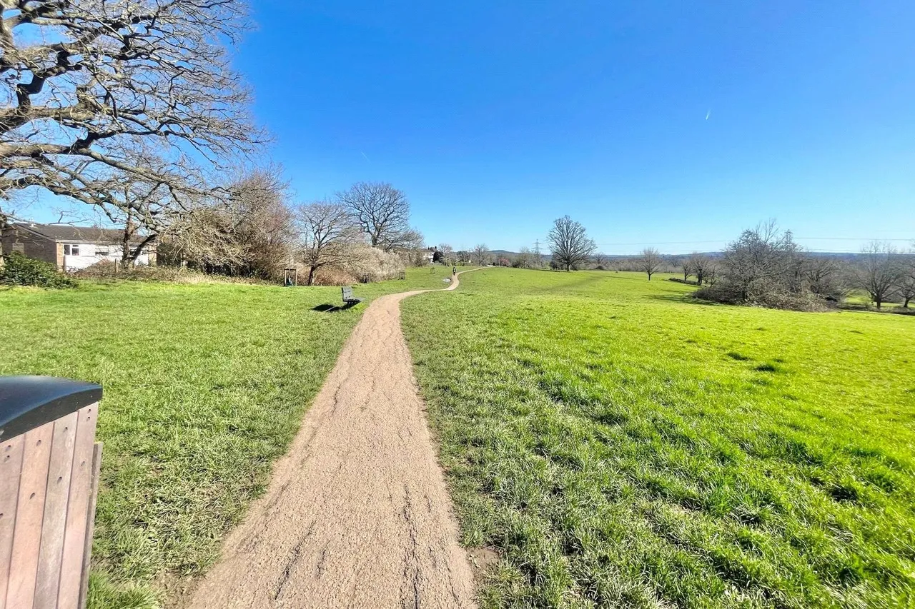 Oast House Crescent, Farnham, Surrey, GU9 0NP, photo 13