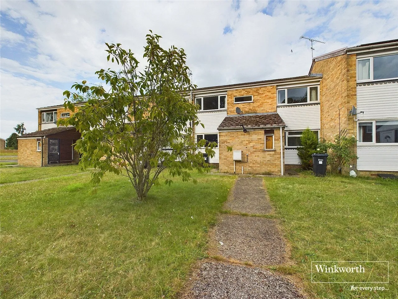 2 bed flat to rent, Wallace Close, Woodley, RG5