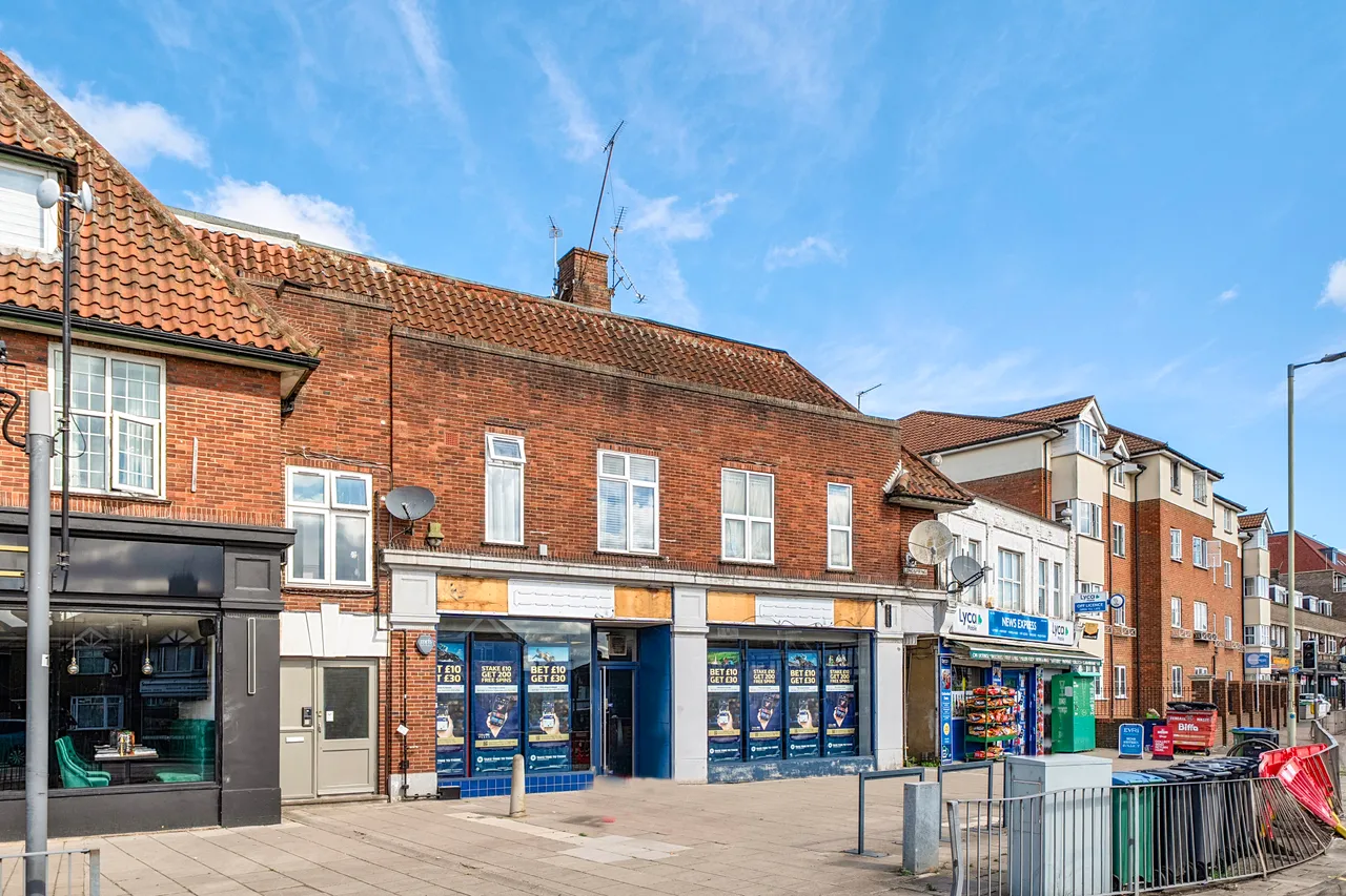 2 bed flat for sale — 105a Longspring, Watford