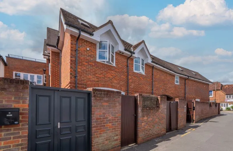 2 bed flat for sale — Crown Lane, Marlow SL7 3HL