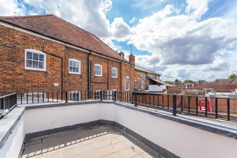 Crown Lane, Marlow SL7 3HL, photo 2