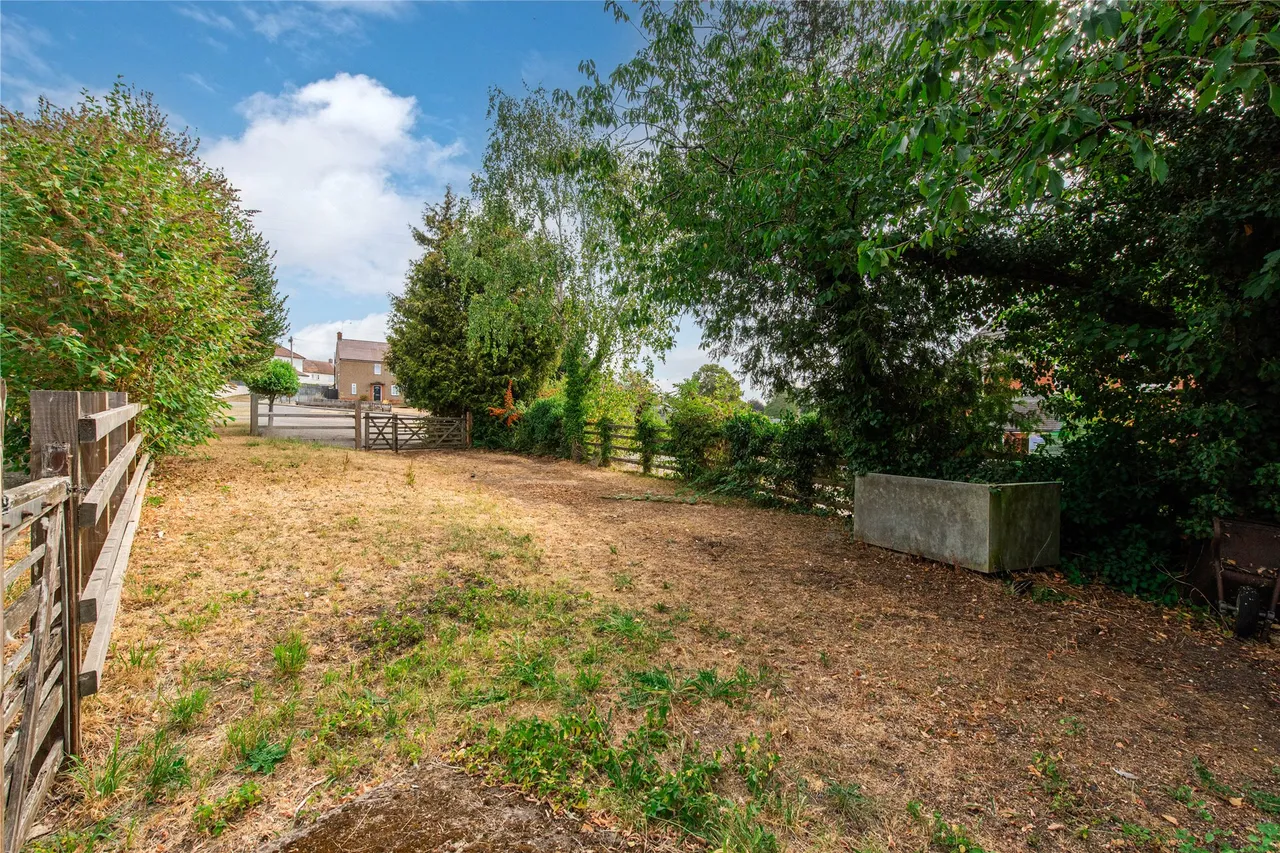 Hinwick Road, Wollaston, NN29, photo 8