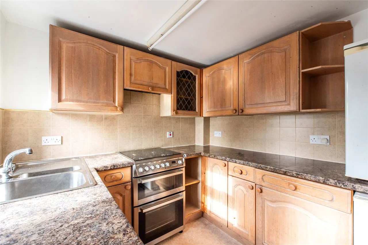 Hinwick Road, Wollaston, NN29, photo 6