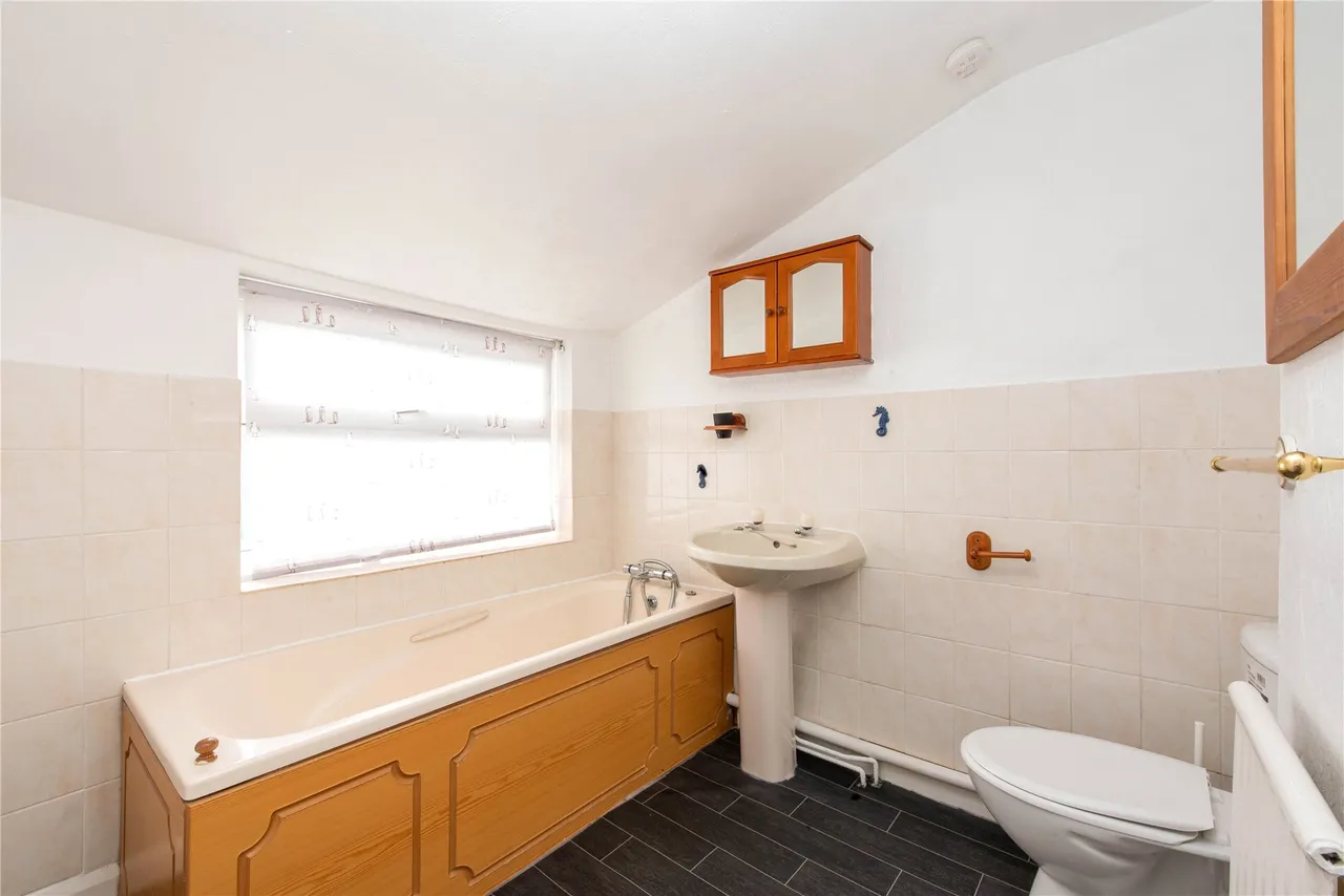 Hinwick Road, Wollaston, NN29, photo 5