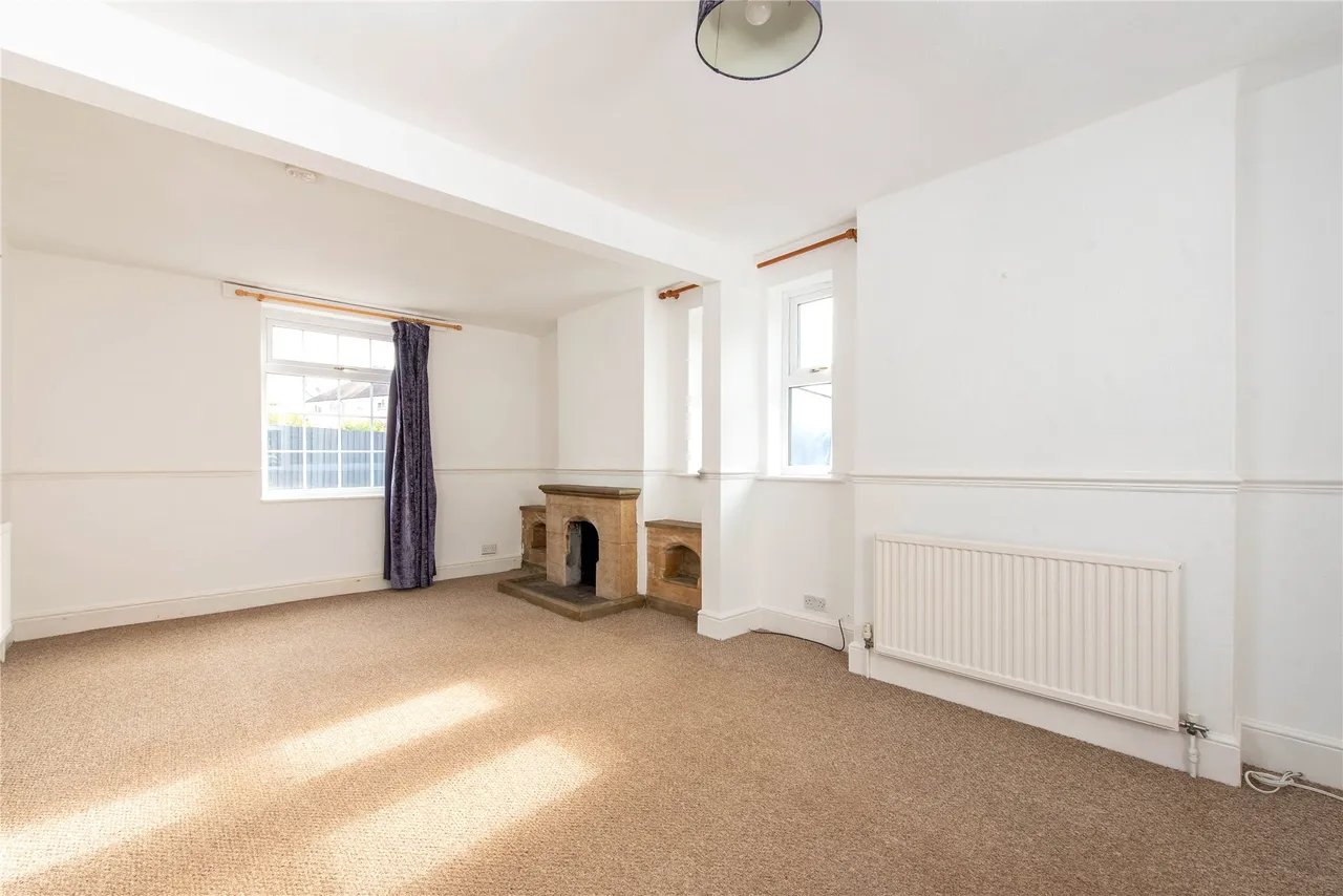 Hinwick Road, Wollaston, NN29, photo 3