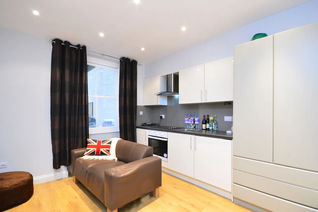 Flat 2, 6 Collingham Place, London, photo 2