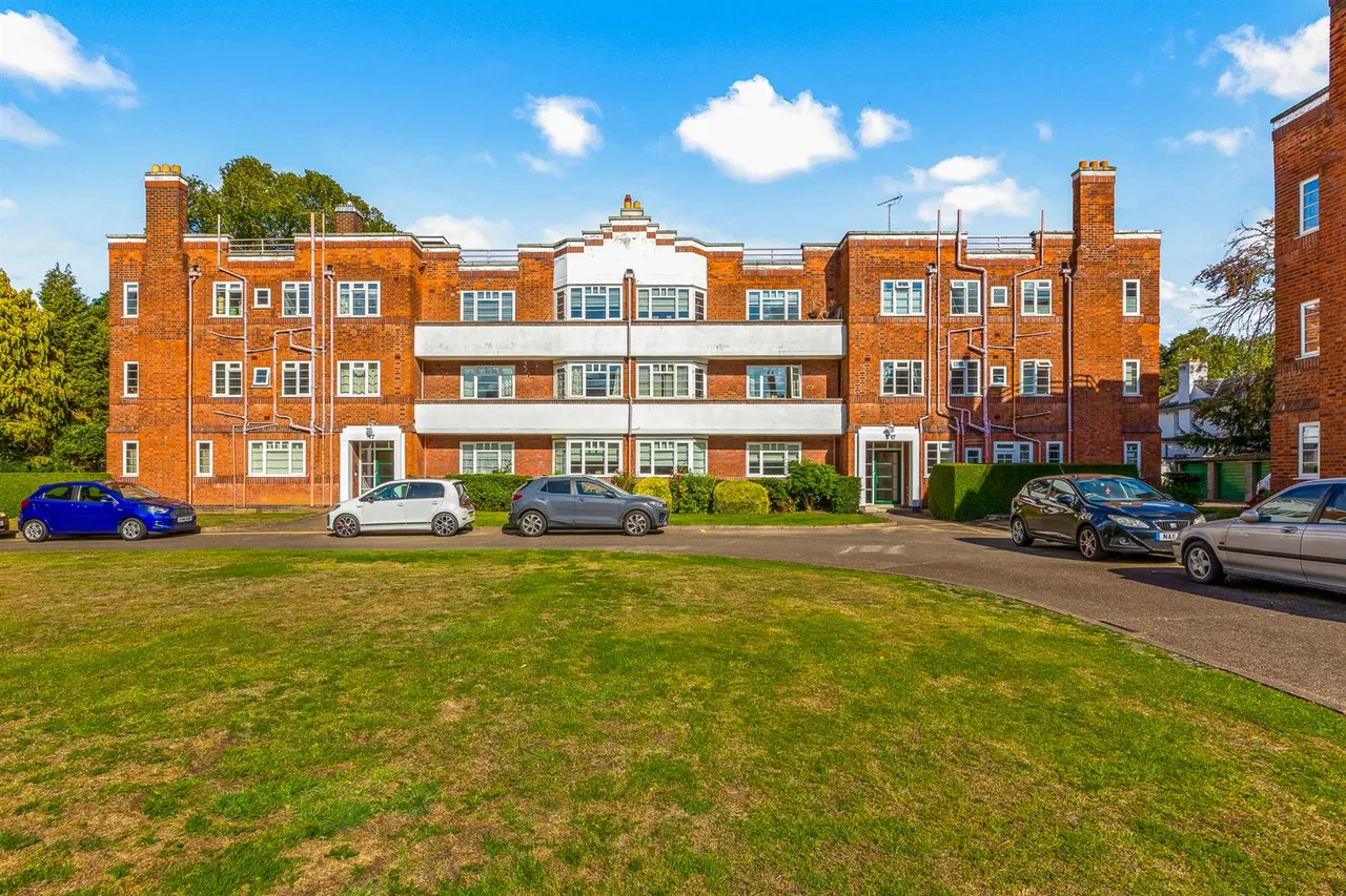 2 bed flat for sale, Knighton Park Road, Stoneygate, LE2