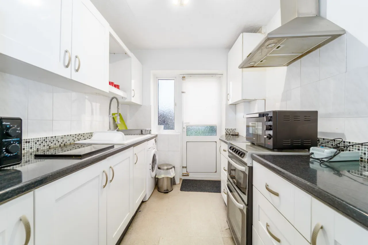 Elgin Avenue, Ashford, photo 3