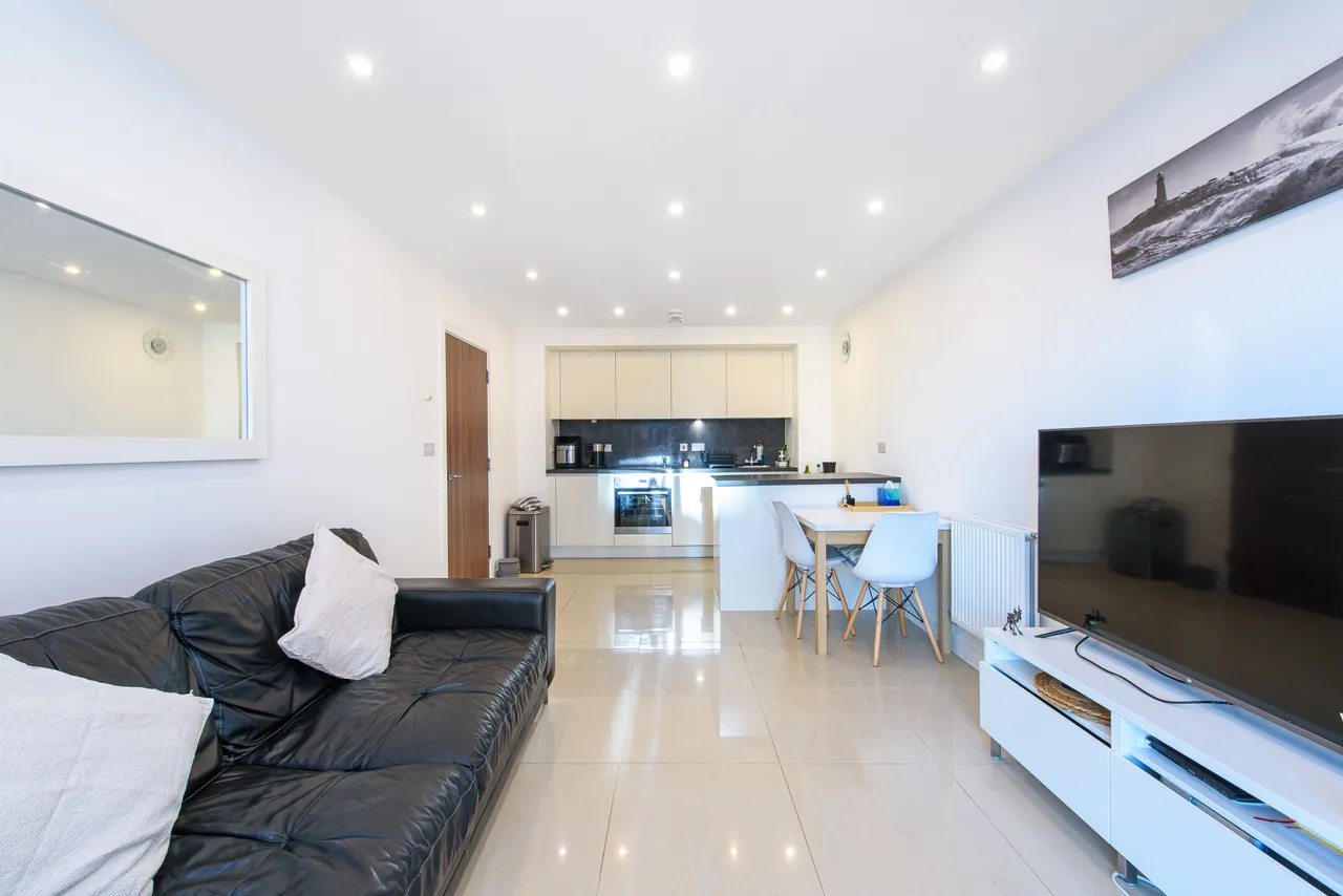 47 Goshawk Court, 5 Shearwater Drive, London, photo 2