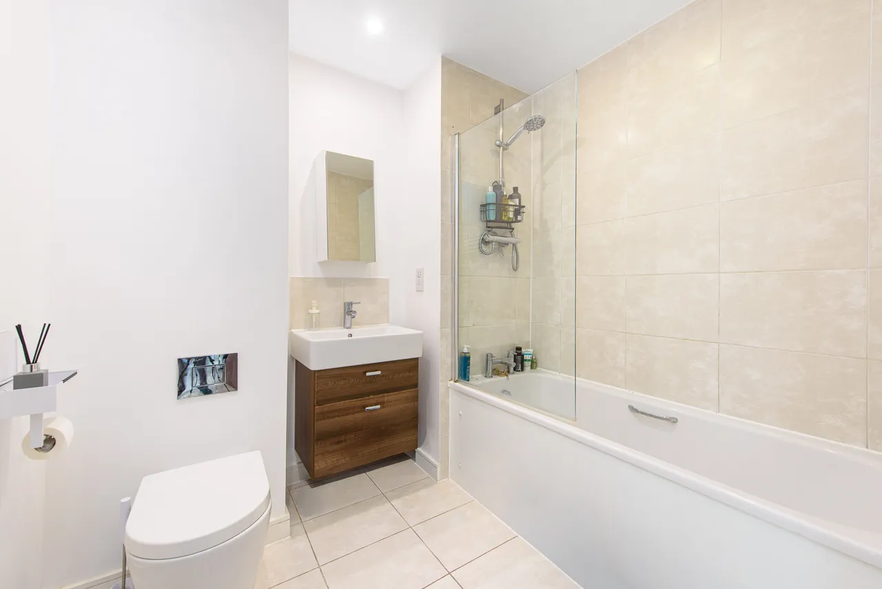 47 Goshawk Court, 5 Shearwater Drive, London, photo 7