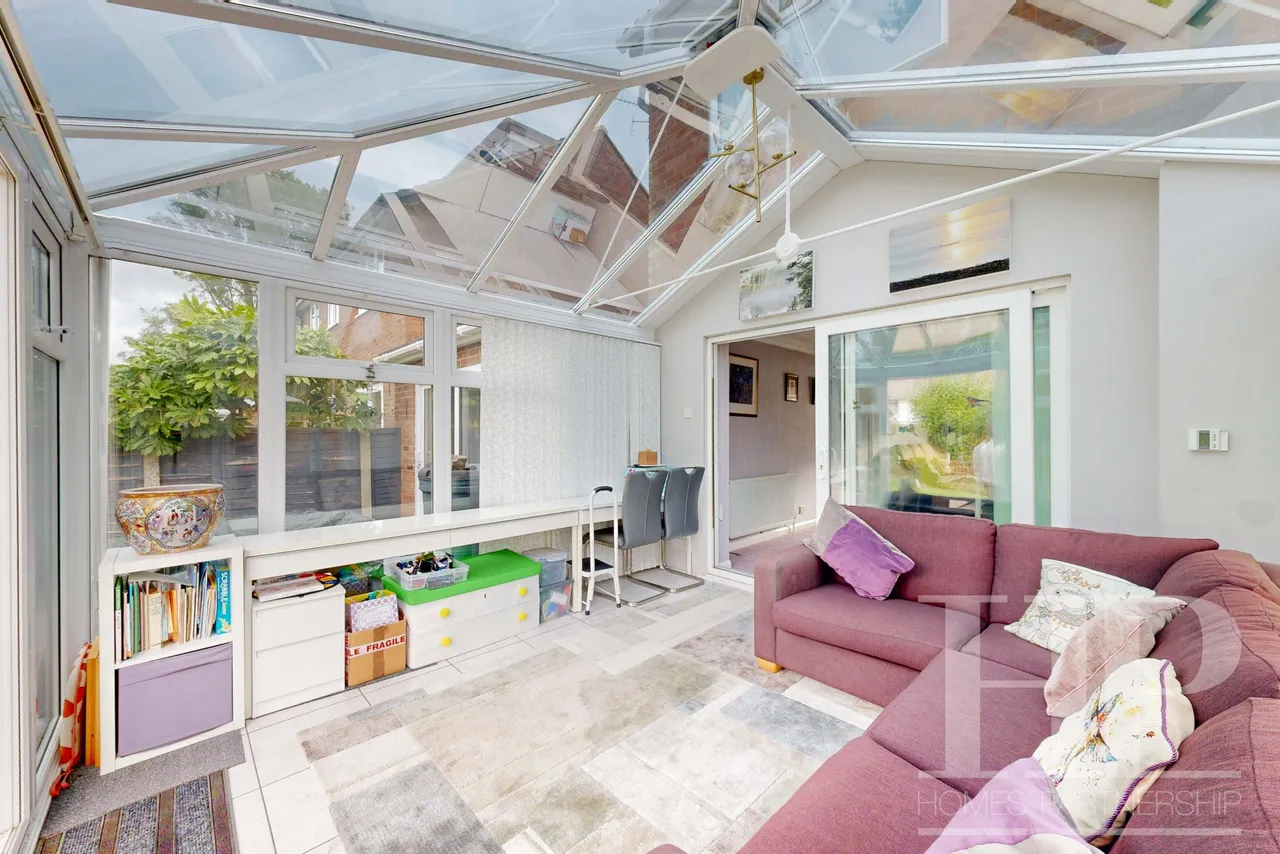 Eastwood, Crawley, RH10, photo 4