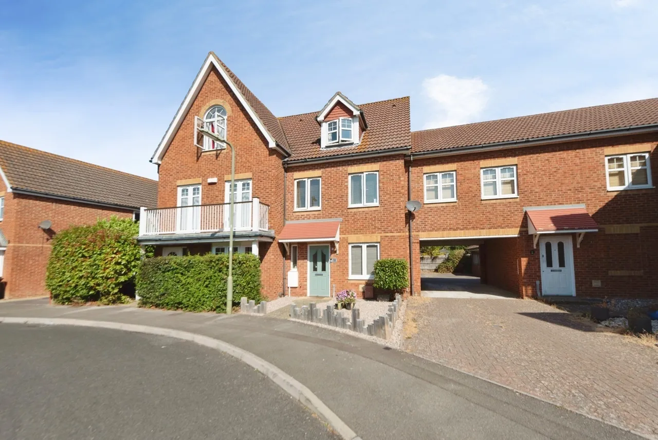 4 bed house for sale, Seafire Road, Lee-on-the-Solent, PO13