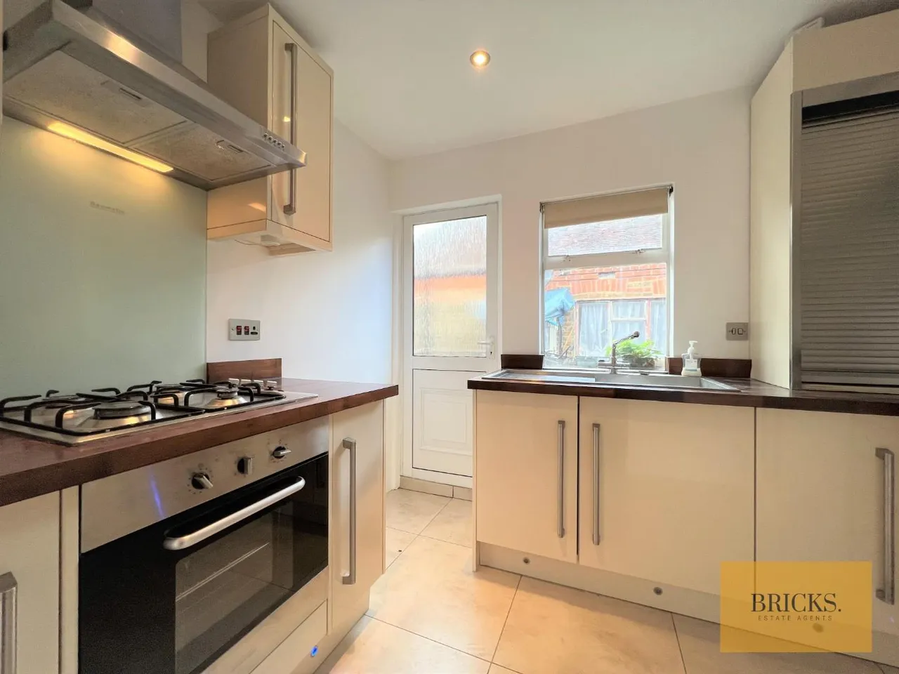Chingford Lane, Woodford Green, London, IG8 9QT, photo 4