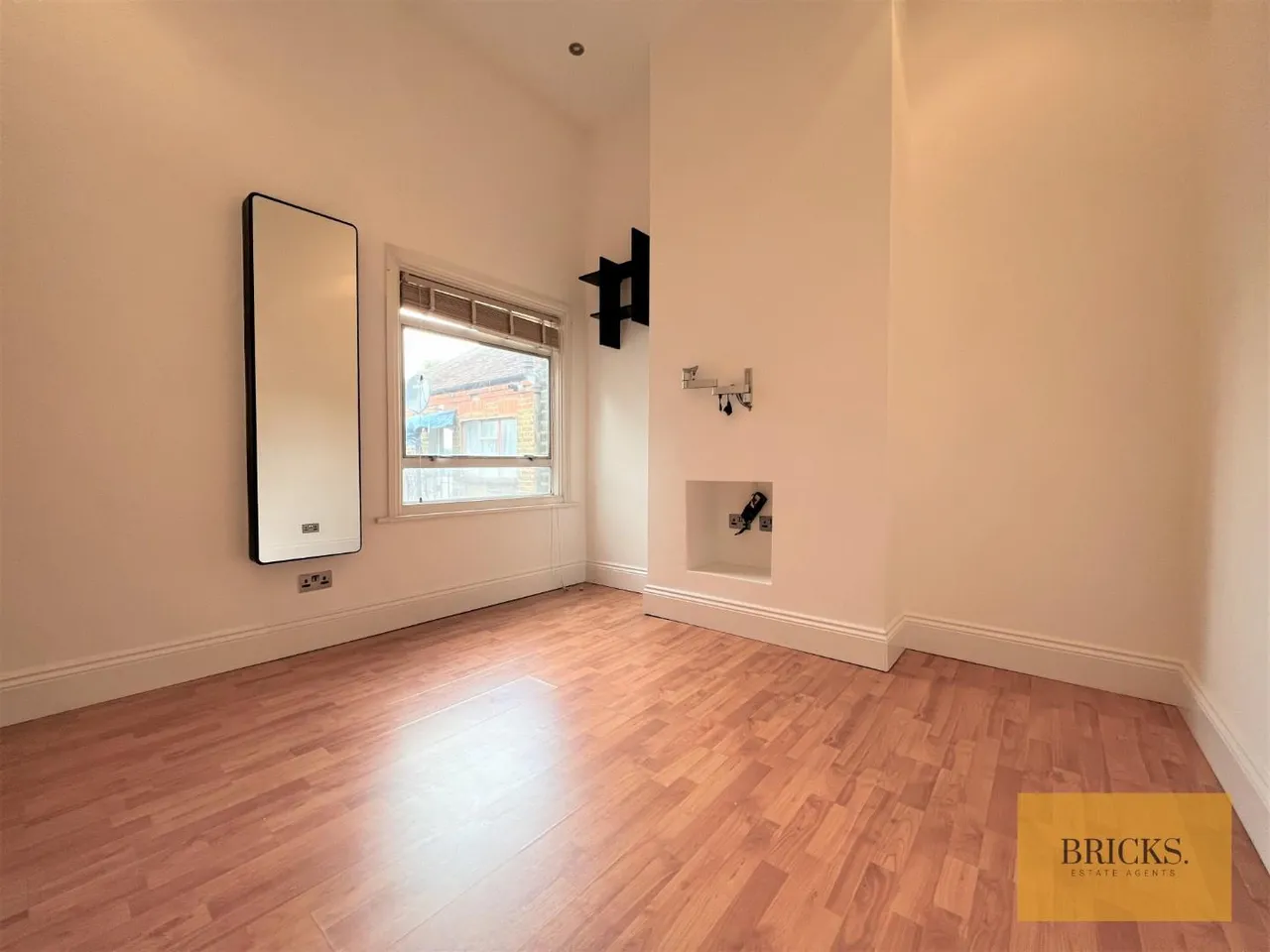 Chingford Lane, Woodford Green, London, IG8 9QT, photo 8