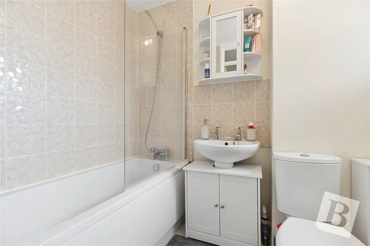 Neale Court, Upminster Road, Hornchurch, RM11, photo 6