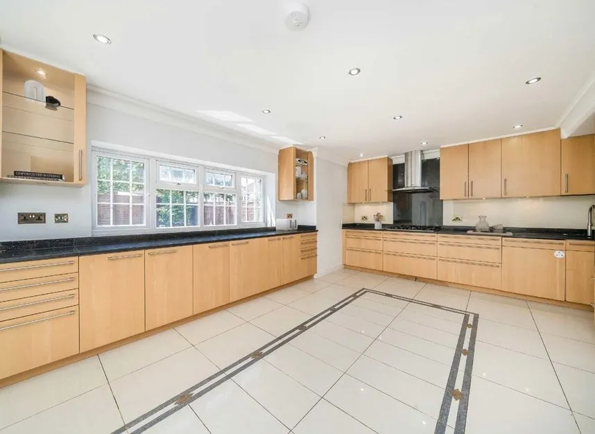 Hampton Court Avenue, East Molesey, KT8, photo 4