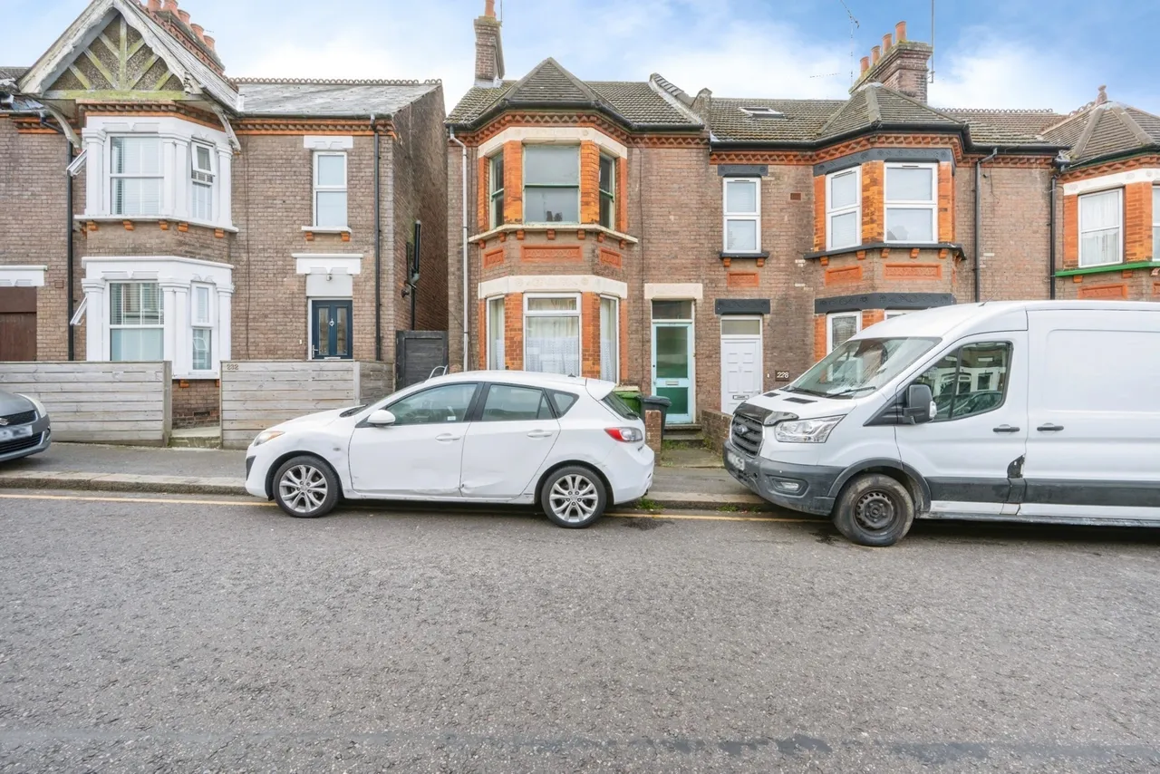 3 bed house for sale, High Town Road, Luton, LU2