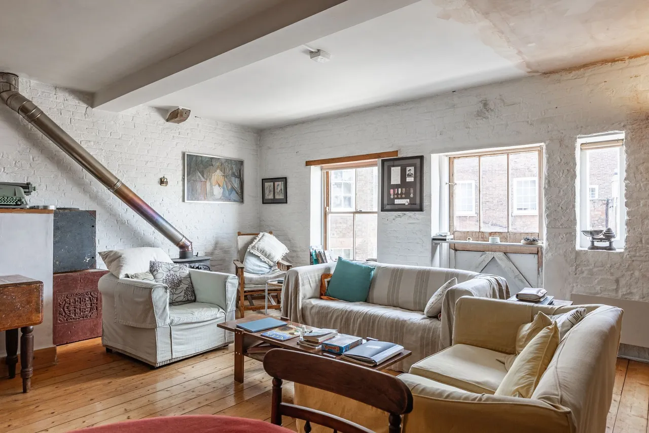 Striking, Historic Riverside Home in, photo 5
