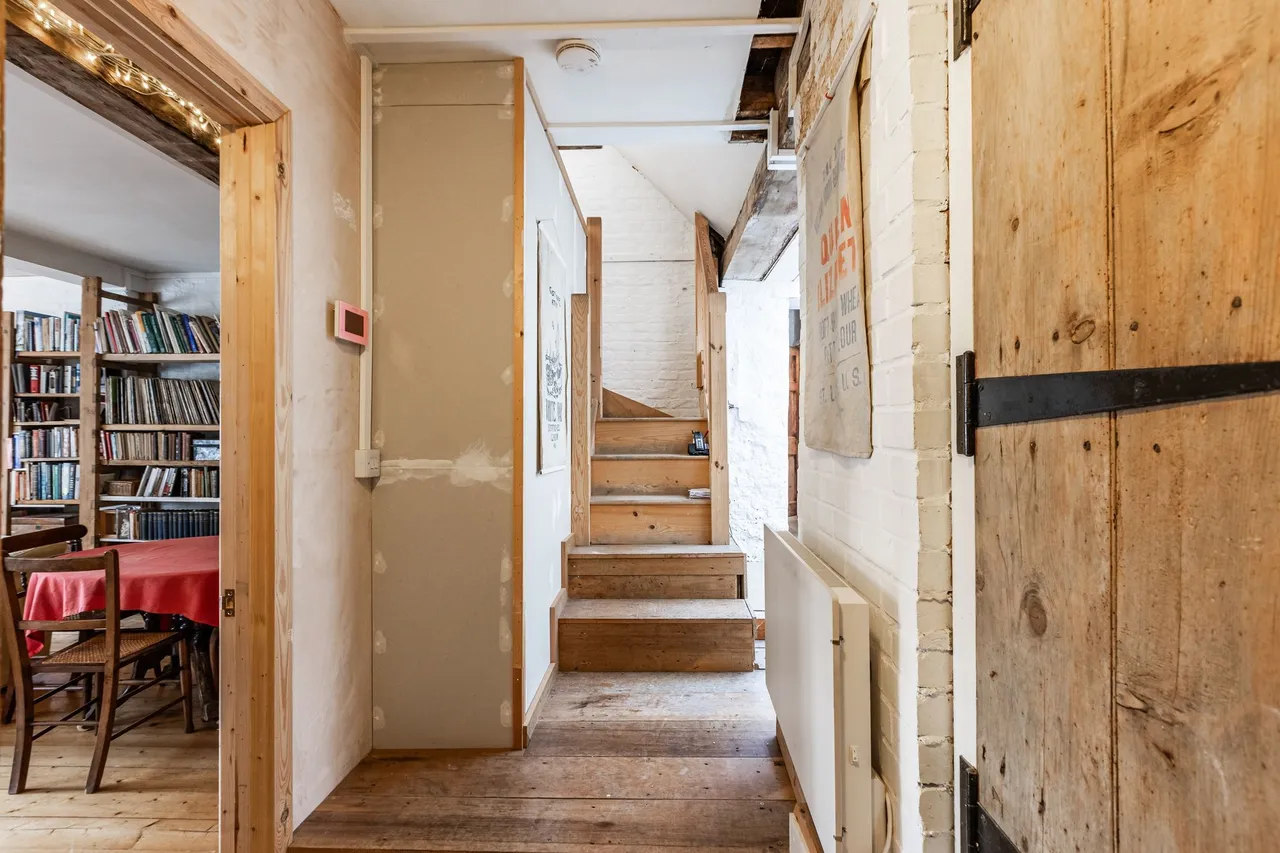 Striking, Historic Riverside Home in, photo 10