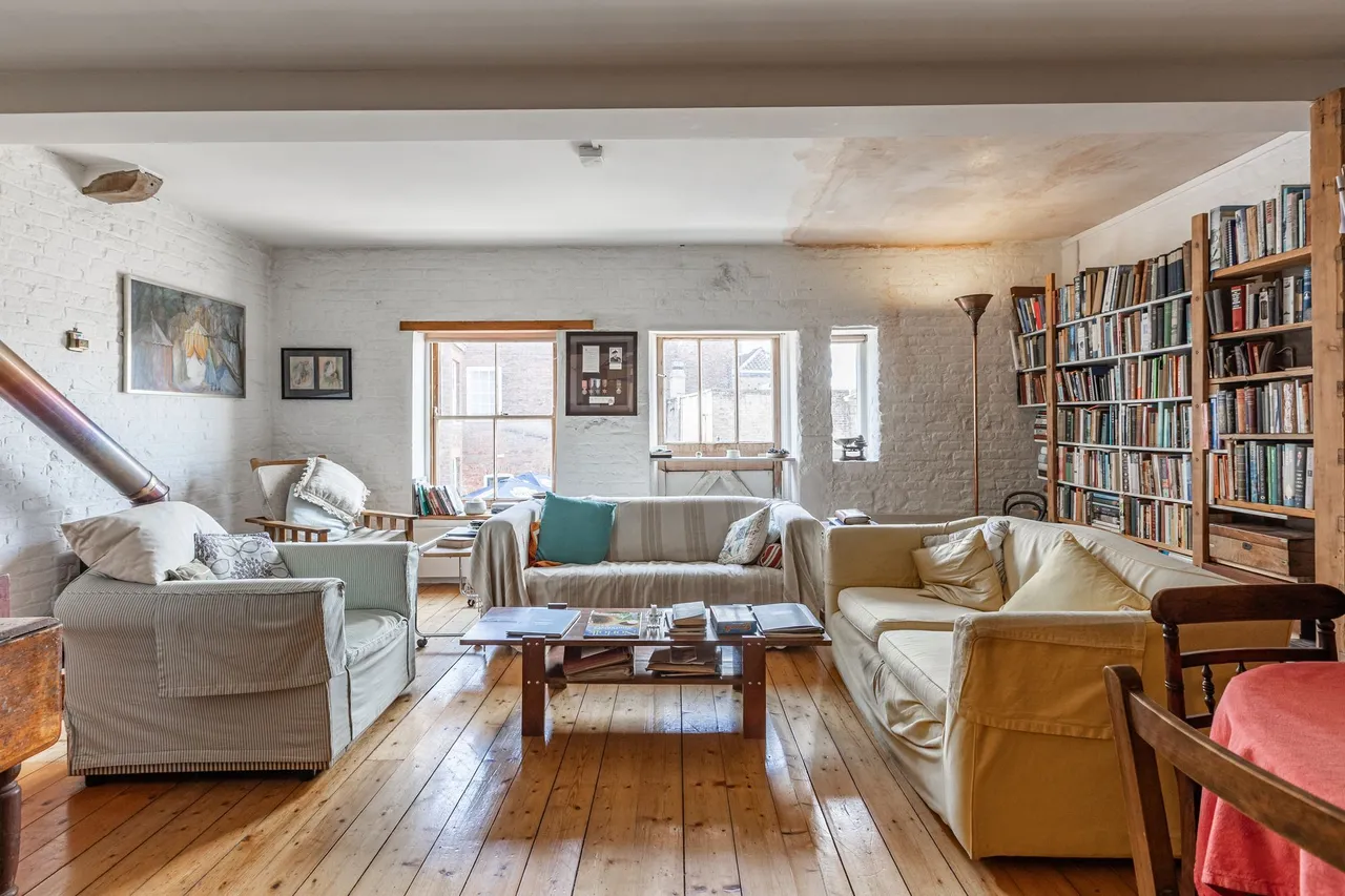 Striking, Historic Riverside Home in, photo 2