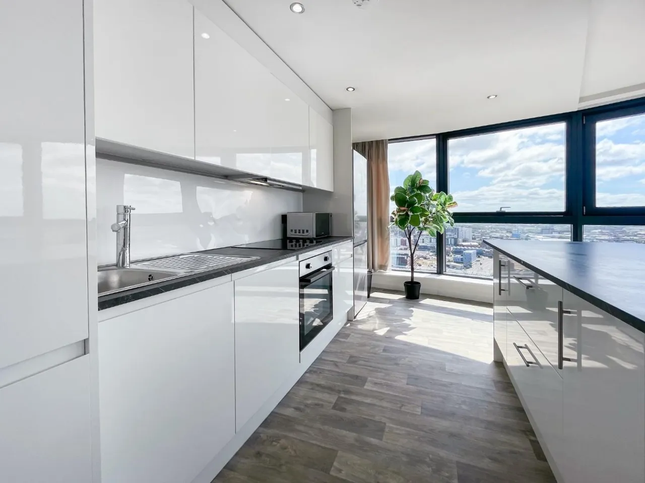 Bridgewater Place, Leeds, LS11, photo 2