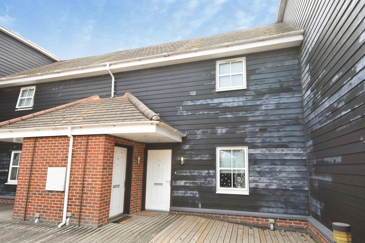 2 bed flat for sale, Market Place, Romford, RM1