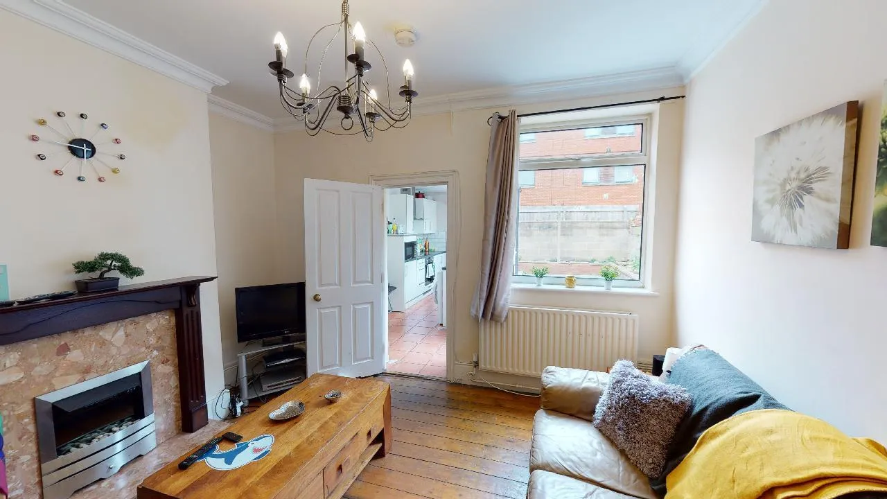 4 bed house to rent, Bedrooms, LN1