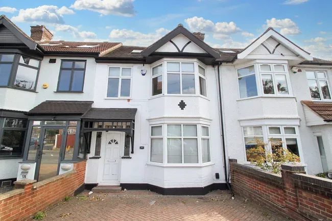 4 bed property to rent — Buckhurst Way, Buckhurst Hill, IG9